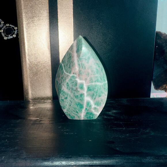 Premium Brazilian Amazonite Flame • 368 g • 4″ Tall • Soothing Green Crystal - Picture 1 of 6